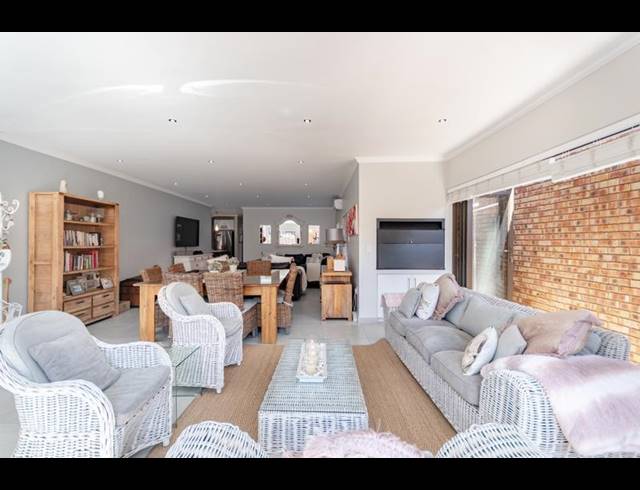 2 BEDROOM PROPERTY TO RENT IN SUNWARD PARK